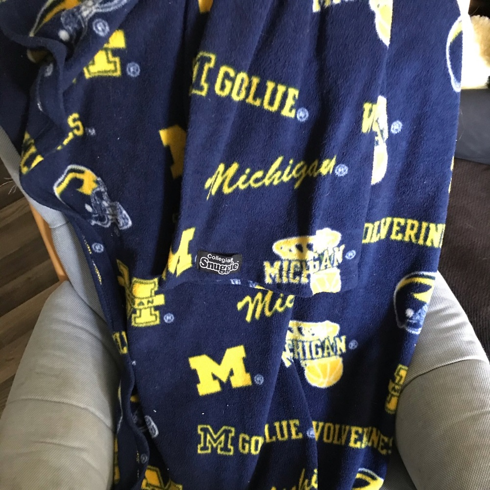 Michigan snuggie